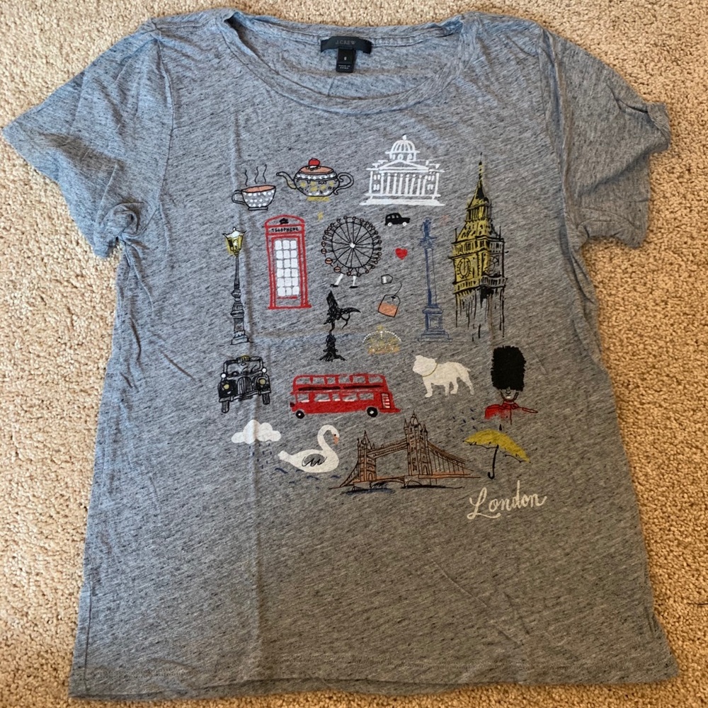 Grey shirt with designs from London